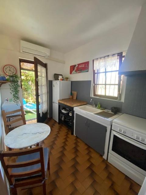 Studio Grotte Des Fees Йер Экстерьер фото